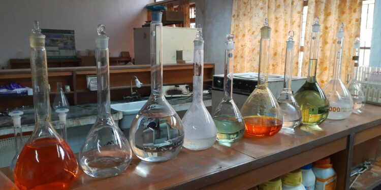 Breaking Bad a Novara: studente produceva sostanze stupefacenti in un laboratorio casalingo