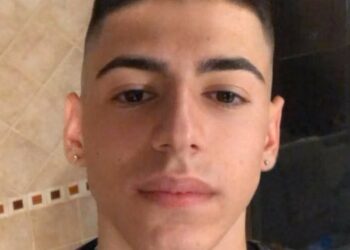 Yuri perde la vita a 19 anni: con la moto finisce contro un’auto a Sestu