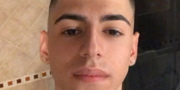 Yuri perde la vita a 19 anni: con la moto finisce contro un’auto a Sestu