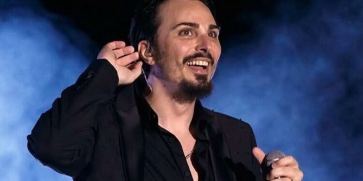 Tony Colombo tra le lacrime scrive una canzone dal carcere