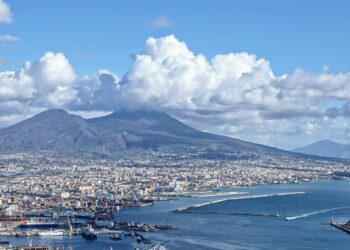 Via Giovanni Ansaldo (Napoli) : una situazione di degrado che persiste da anni