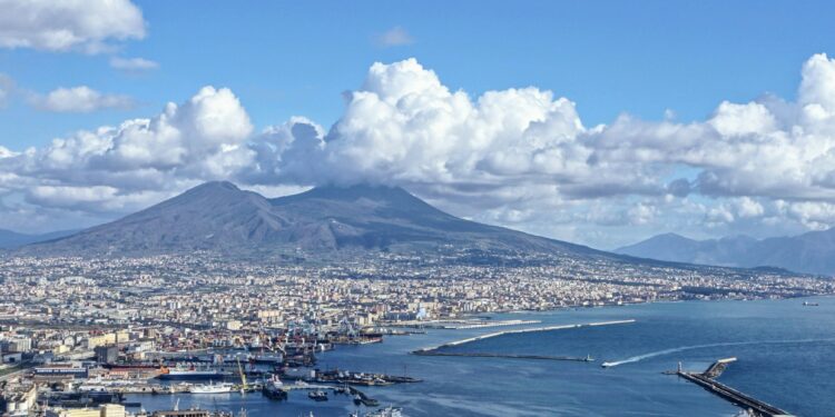 Via Giovanni Ansaldo (Napoli) : una situazione di degrado che persiste da anni