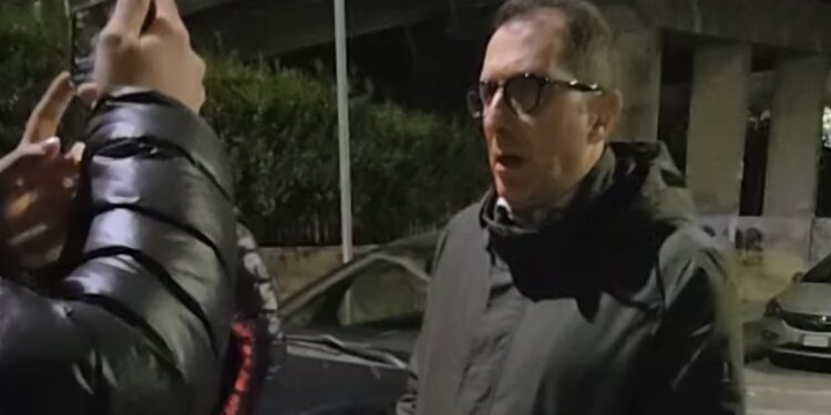 Padre e figlio senzatetto con il loro cane trovano aiuto a Nocera Inferiore grazie all’intervento del sindaco e di Pino Grazioli