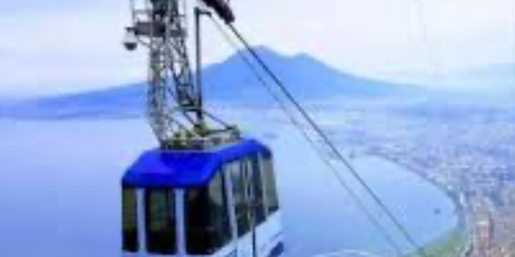 Monte Faito, crolla cabina della funivia:  4 morti e una persona dispersa