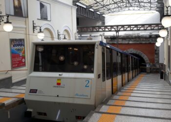 Napoli, riapre la Funicolare Centrale: “Un segnale di efficienza e impegno concreto”