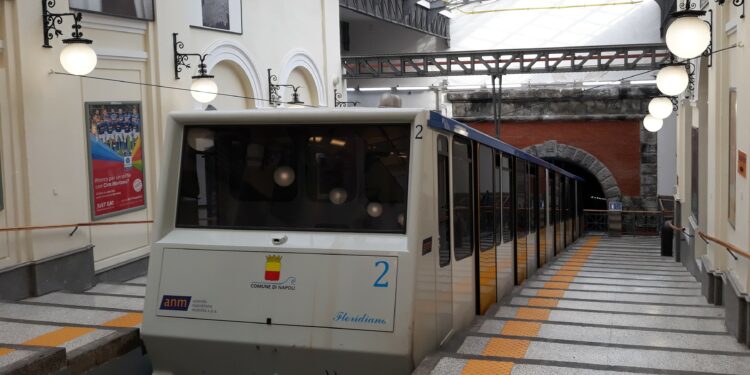 Napoli, riapre la Funicolare Centrale: “Un segnale di efficienza e impegno concreto”