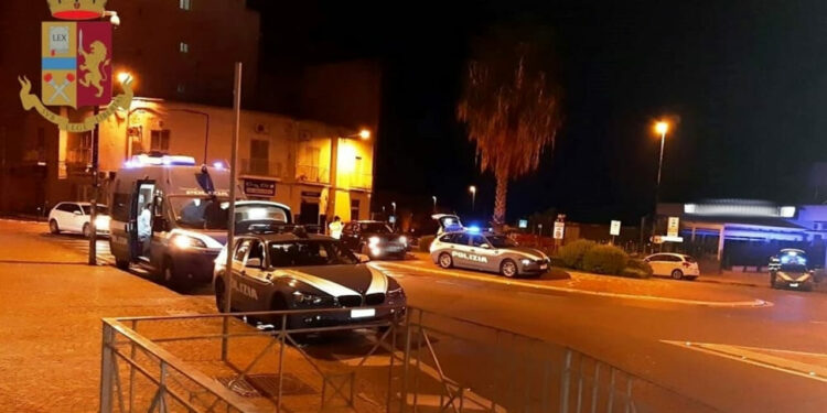 Pozzuoli: aggredito in strada, fermati due ragazzi