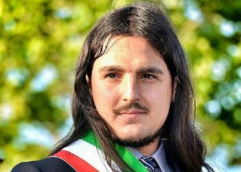 Bacoli, il sindaco Della Ragione risponde alle accuse: “Non sono ricattabile, parcheggi irregolari non riapriranno”