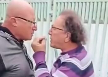 Far West a Pagani: rissa brutale in pieno giorno. Donna colpita mentre filma la scena