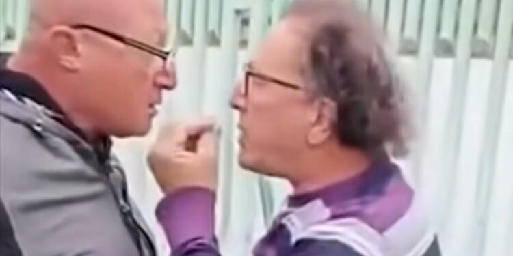 Far West a Pagani: rissa brutale in pieno giorno. Donna colpita mentre filma la scena