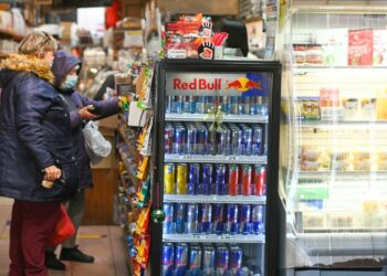 Cinque giovani arrestati per rapine a supermercati nel Napoletano: tra loro anche minorenni