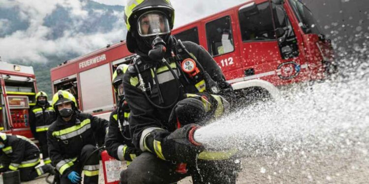 Giugliano, incendio nella palazzina destinata a sei famiglie rom: accertamenti in corso