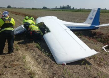 Schianto di un ultraleggero a San Pietro in Casale: due feriti gravi, uno è in pericolo di vita