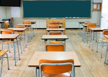 Provincia di Napoli, maestra di scuola primaria sospesa per maltrattamenti sugli alunni