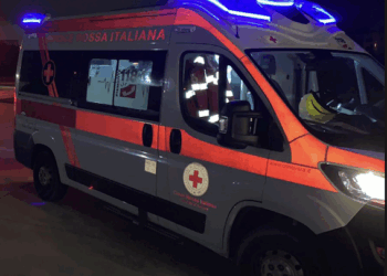 Melito, 14enne aggredita dall’ex fidanzato in strada: colpito anche il padre nel tentativo di difenderla