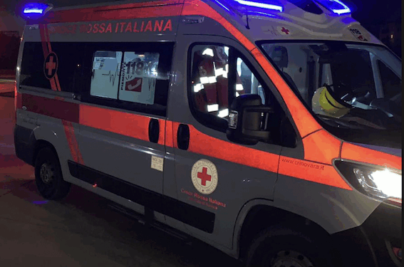 Melito, 14enne aggredita dall’ex fidanzato in strada: colpito anche il padre nel tentativo di difenderla