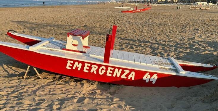 Malore in mare a Riccione, perde la vita un uomo di 51 anni durante una giornata al mare