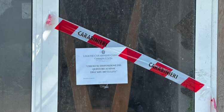 Rissa ai Maronti: sospesa per 7 giorni l’attività commerciale teatro degli scontri