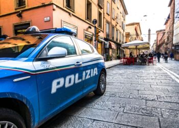 Spari nella notte al Rione Sanità: due giovani feriti, indaga la Polizia