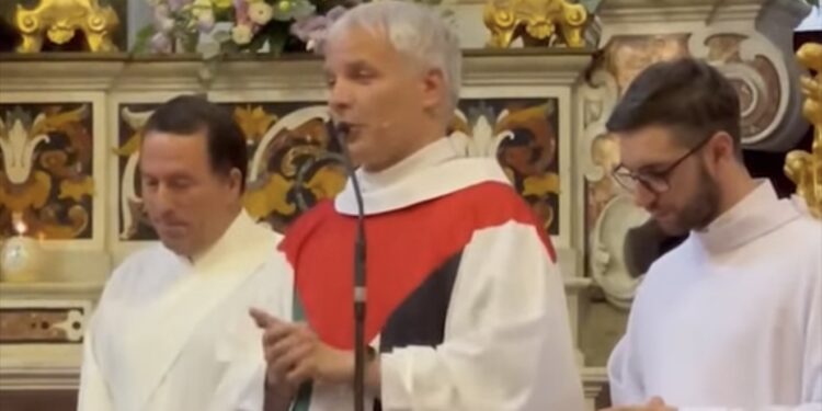 Don Rito Maresca al Corpus Domini: una casula palestinese come gesto di pietà e impegno sociale