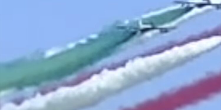 2 Giugno, Festa della Repubblica: le Frecce Tricolori dipingono il cielo di Roma