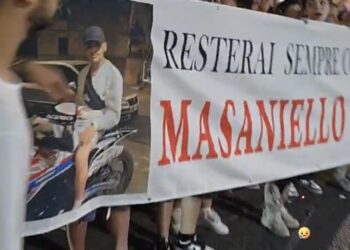 Napoli, protesta davanti alla Questura: “Giustizia e funerali pubblici per Nicola”