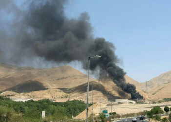 Israele apre il fuoco su civili in fila per il cibo a Gaza: almeno 40 morti e oltre 200 feriti