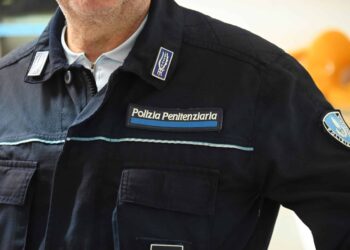 Agente di Polizia Penitenziaria ai domiciliari per abuso su minorenne a Nisida