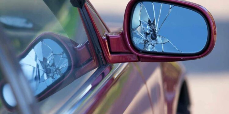 Castello di Cisterna – Tentano la truffa dello specchietto: denunciati due pregiudicati