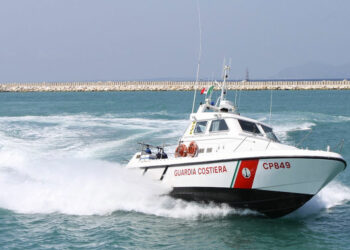 Blitz della DDA a Ischia: sequestrata la nave “Giuseppina Prima”, indagini su traffico illecito di rifiuti