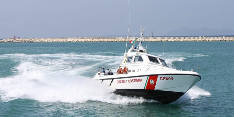 Blitz della DDA a Ischia: sequestrata la nave “Giuseppina Prima”, indagini su traffico illecito di rifiuti