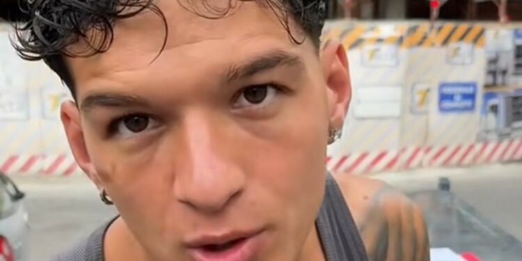 Afragola, il tiktoker Patrizio Chianese denuncia: “Costretto a spostare il carretto, il Comune non mi concede il suolo pubblico”