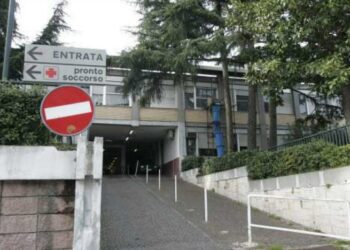 Fuorigrotta, 59enne aggredita da baby gang: è grave