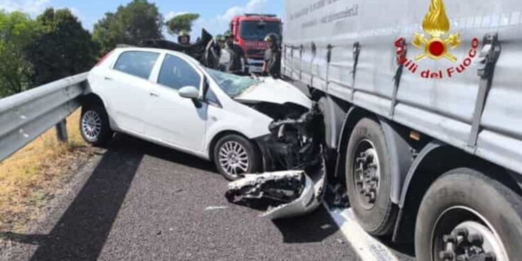 Incidente stradale sull’A30 uscita Nocera-Pagani, un ferito grave.