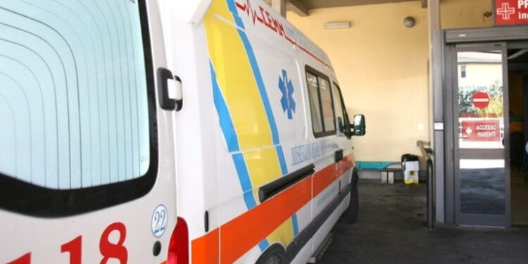 Marigliano: tenta rapina a due giovani donne che erano in auto e spara un colpo, la passeggera rimane ferita.