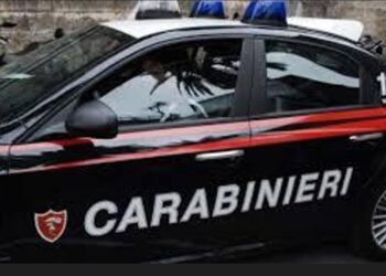 Maddaloni: uomo ruba auto e scappa, nella fuga investe carabiniere