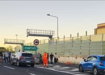 Incidente stradale sull’A3 nei pressi dell’uscita di Portici, 2 morti e 5 feriti.