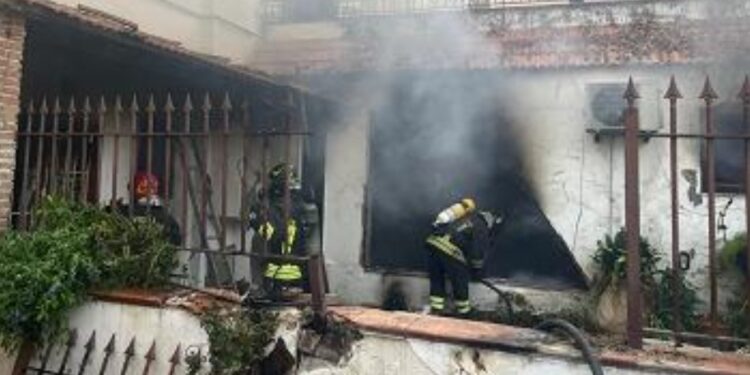 Sorrento: esplosa un’abitazione per una fuga di gas, morte due persone.