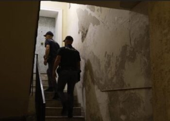 Forcella, Napoli: moglie uccide il marito durante una lite, arrestata.