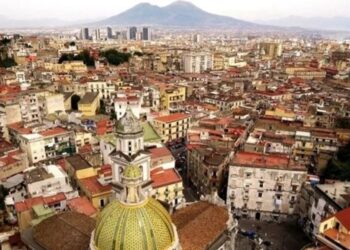 Napoli: Rioni Sanità e Vicaria, pistole e munizioni occultate, blitz della Polizia di Stato.