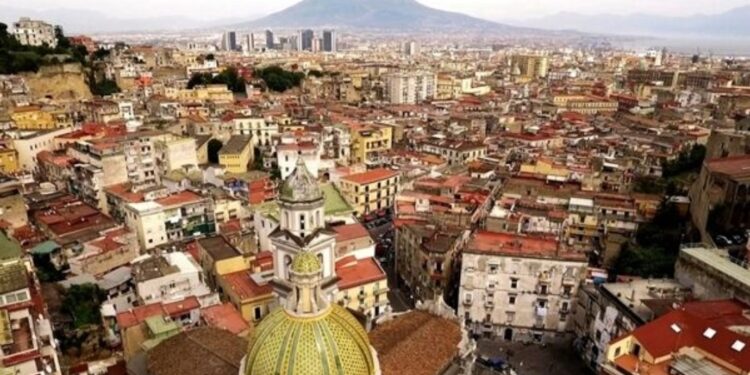 Napoli: Rioni Sanità e Vicaria, pistole e munizioni occultate, blitz della Polizia di Stato.