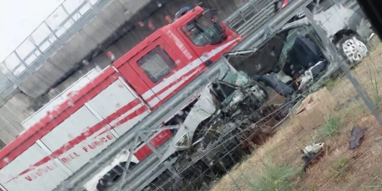 Incidente stradale a Eboli: feriti marito e moglie.
