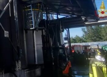 Marcianise, Caserta: esplosione in una fabbrica di rifiuti, 3 morti e 1 disperso.