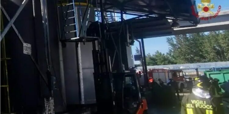 Marcianise, Caserta: esplosione in una fabbrica di rifiuti, 3 morti e 1 disperso.