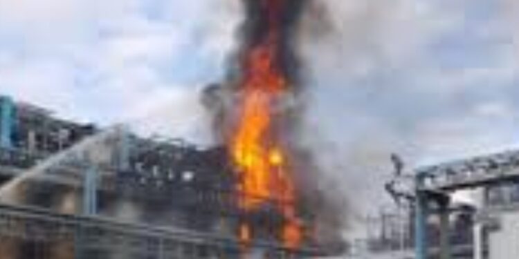 Esplosione fabbrica di rifiuti a Marcianise, gli inquirenti indagano per omicidio colposo plurimo.