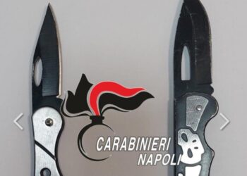 Napoli: controlli dei carabinieri, adolescenti in possesso di armi da taglio.
