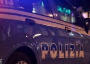 Due minorenni scappano alla vista della polizia, durante l’ inseguimento si schiantano contro una volante.