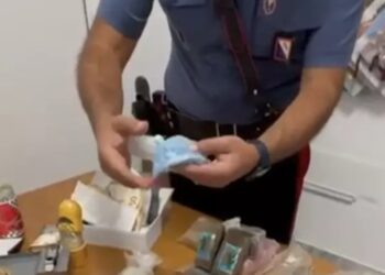 Bacoli: arrestato ausiliare del traffico, era in possesso di cocaina, droga chimica e marijuana.