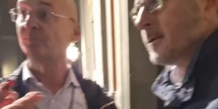 Solidarietà a Francesco Emilio Borrelli: Un Atto di Intolleranza al Palazzo Reale di Napoli.