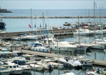 Procida: paura al porto, auto rischia di affondare,la conducente illesa.